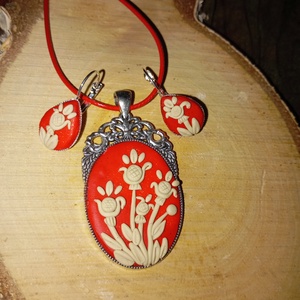 Süthető gyurmás ékszer virágos nyaklánc - ékszer - nyaklánc - medálos nyaklánc - Meska.hu