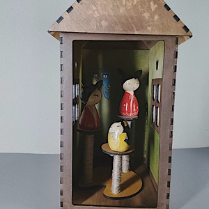 Egyedi, festett fa házikó - beleégetett díszítéssel - dekorációnak vagy játszani - a cicák külön vásárolhatók meg, Játék & Sport, Szerepjáték, Famegmunkálás, Festészet, MESKA