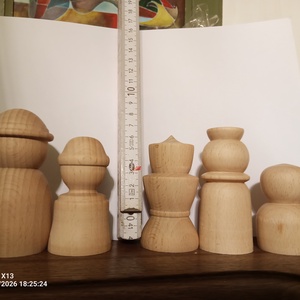 Esztergált egyedi baba-csoport (5 db bábu) - bábuállításhoz, kreatív elfoglaltsághoz, meseállításhoz - Meska.hu