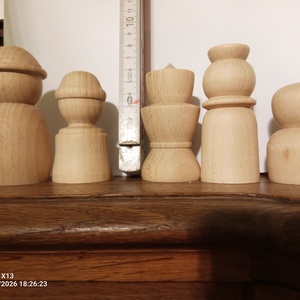 Esztergált egyedi baba-csoport (5 db bábu) - bábuállításhoz, kreatív elfoglaltsághoz, meseállításhoz - művészet - más gyűjtemények - Meska.hu