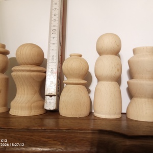 Esztergált egyedi baba-csoport (5 db bábu) - bábuállításhoz, kreatív elfoglaltsághoz, meseállításhoz - Meska.hu