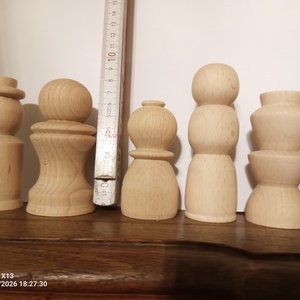 Esztergált egyedi baba-csoport (5 db bábu) - bábuállításhoz, kreatív elfoglaltsághoz, meseállításhoz - művészet - más gyűjtemények - Meska.hu