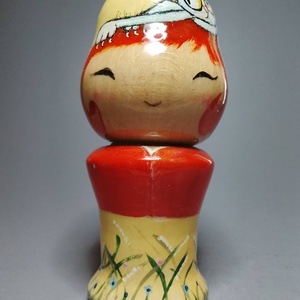 Kézzel készített egyedi Kokeshi - a kalapon macska mintával - művészet - más gyűjtemények - Meska.hu