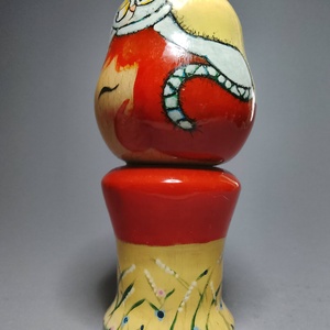 Kézzel készített egyedi Kokeshi - a kalapon macska mintával - művészet - más gyűjtemények - Meska.hu