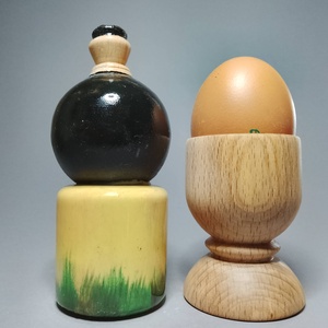 Kézzel készített egyedi Kokeshi - a kóbormacskás mintával, Művészet, Más gyűjtemények, Baba-és bábkészítés, Famegmunkálás, MESKA