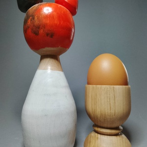 Kézzel készített egyedi Kokeshi macska - aaranyhalas mintával, Művészet, Más gyűjtemények, Baba-és bábkészítés, Famegmunkálás, MESKA