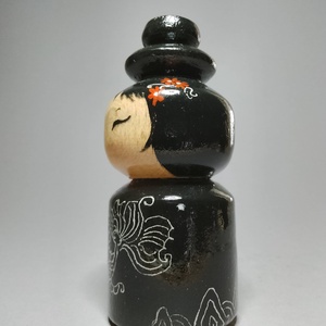 Kézzel készített egyedi Kokeshi - aaranyhalas mintával - művészet - más gyűjtemények - Meska.hu