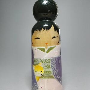 Kézzel készített egyedi Kokeshi - macska mintával - művészet - más gyűjtemények - Meska.hu