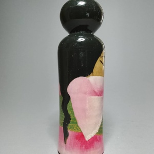 Kézzel készített egyedi Kokeshi - fehér cica mintával - művészet - más gyűjtemények - Meska.hu