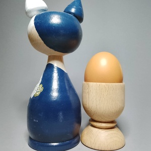 Kézzel készített egyedi Kokeshi macska - autentikus japán mintával, Művészet, Más gyűjtemények, Baba-és bábkészítés, Famegmunkálás, MESKA