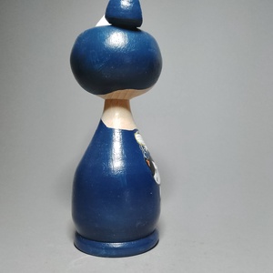 Kézzel készített egyedi Kokeshi macska - autentikus japán mintával - művészet - más gyűjtemények - Meska.hu