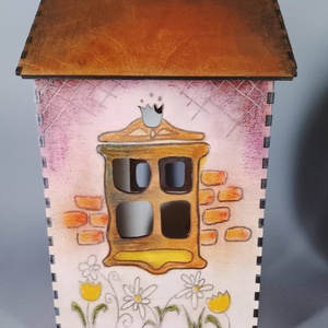 Egyedi, festett fa házikó - beleégetett díszítéssel - dekorációnak vagy játszani - a cicák külön vásárolhatók meg - játék & sport - szerepjáték - Meska.hu