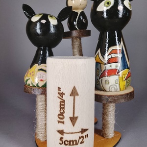 Három egyedi, kézzel készült kokeshi cica, egy macskakaparófán - dekorációnak vagy játszani, Játék & Sport, Szerepjáték, Famegmunkálás, Festészet, MESKA