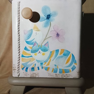 Felújított, cicás éjjeliszekrény (rózsaszín) - egyedi cica mintával, Kellékek & szerszámok, Hobby fa alapanyag, Bútor, Famegmunkálás, Festészet, MESKA