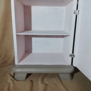 Felújított, cicás éjjeliszekrény (rózsaszín) - egyedi cica mintával - kellékek & szerszámok - hobby fa alapanyag - bútor - Meska.hu