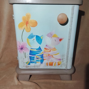 Felújított, cicás éjjeliszekrény (rózsaszín) - egyedi cica mintával, Kellékek & szerszámok, Hobby fa alapanyag, Bútor, Famegmunkálás, Festészet, MESKA