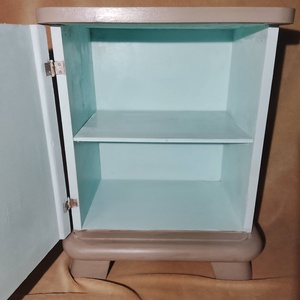 Felújított, cicás éjjeliszekrény (rózsaszín) - egyedi cica mintával - kellékek & szerszámok - hobby fa alapanyag - bútor - Meska.hu