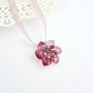Tündérrózsa Swarovski nyaklánc, Ékszer, Nyaklánc, Medálos nyaklánc, Ékszerkészítés, Gyöngyfűzés, gyöngyhímzés, MESKA
