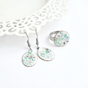 Színes szórt nemesacél tűzzománc gyűrű és fülbevaló - ékszer - ékszerszett - Meska.hu