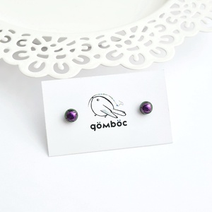 Lila színjátszó Dichroic üveg bedugós fülbevaló - ékszer - fülbevaló - pötty fülbevaló - Meska.hu