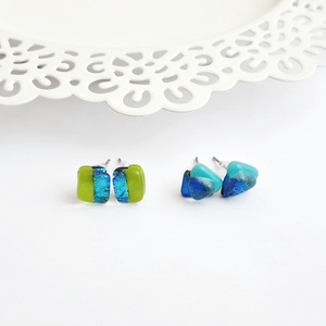 Dichroic üveg bedugós fülbevalók, 2 db - Meska.hu