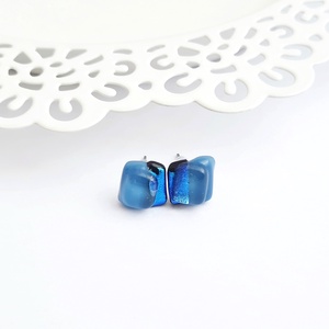 Kék Dichroic üveg fülbevaló, Ékszer, Fülbevaló, Pötty fülbevaló, Ékszerkészítés, Üvegművészet, MESKA