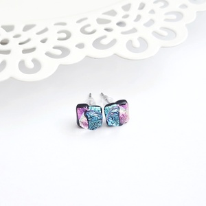 Kék-rózsaszín Dichroic üveg fülbevaló, Ékszer, Fülbevaló, Pötty fülbevaló, Ékszerkészítés, Üvegművészet, MESKA