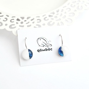 Fehér és kék Dichroic üveg kapcsos fülbevaló - ékszer - fülbevaló - lógó fülbevaló - Meska.hu