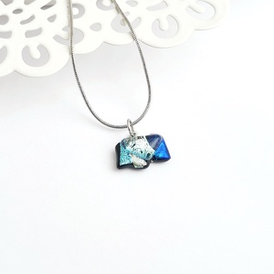 Türki-ezüst-kék színjátszó Dichroic üveg nyaklánc - Meska.hu