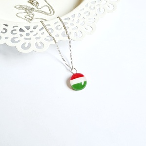 Üveg magyar zászló medálos nyaklánc - ékszer - nyaklánc - medálos nyaklánc - Meska.hu