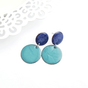 Tűzzománc kék-türkiz lógós fülbevaló - ékszer - fülbevaló - lógó fülbevaló - Meska.hu