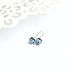 Kék színjátszó Dichroic üveg bedugós fülbevaló - Meska.hu