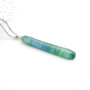 Hosszúkás zöld mintás üveg nyaklánc - Meska.hu