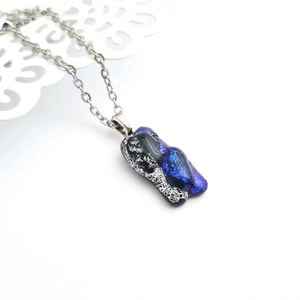 Kék és ezüst színjátszó Dichroic üveg nyaklánc - Meska.hu
