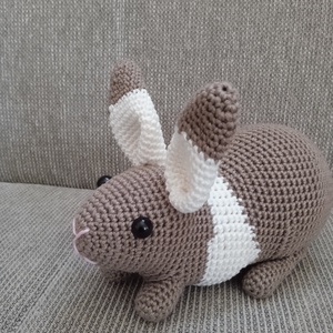 Amigurumi Foltos nyuszi - játék & sport - plüssállat & játékfigura - nyuszi - Meska.hu