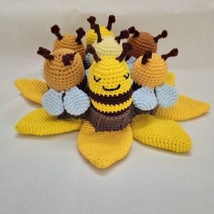 Amigurumi Méhkas-virág - játék & sport - plüssállat & játékfigura - más figura - Meska.hu