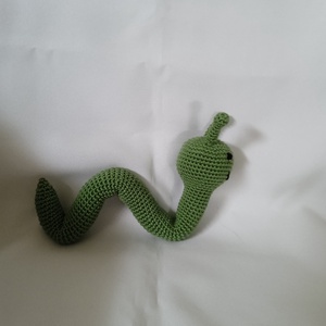Amigurumi Zöld kukac - játék & sport - plüssállat & játékfigura - plüss mesefigurák - Meska.hu