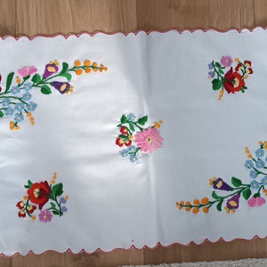 Kalocsai futó terítő 80x35, Otthon & Életmód, Konyhafelszerelés, tálalás, Tálalás, Terítő, Hímzés, MESKA
