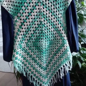 Zöldes fehér színátmenetes felső, Ruha & Divat, Sál, Sapka, Kendő, Vállkendő, Horgolás, MESKA