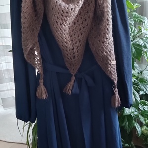 Beige ombre nagyméretű horgolt vállkendő , Ruha & Divat, Sál, Sapka, Kendő, Vállkendő, Horgolás, MESKA