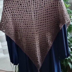 Beige ombre nagyméretű horgolt vállkendő  - ruha & divat - sál, sapka, kendő - vállkendő - Meska.hu