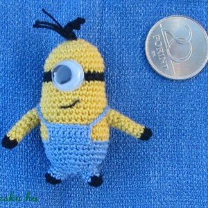 Minion -horgolt kulcstartó -  - Meska.hu
