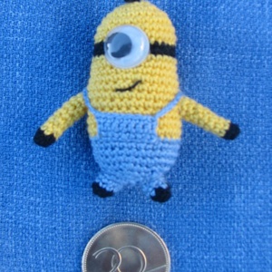 Minion -horgolt kulcstartó -  - Meska.hu