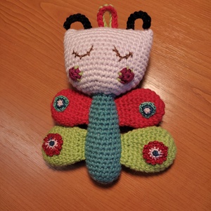 Horgolt pille, pille pillangó  - játék & sport - baba & babaház - baba - Meska.hu