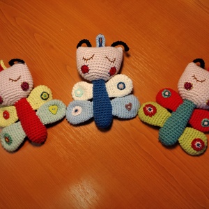 Horgolt pille, pille pillangó  - játék & sport - baba & babaház - baba - Meska.hu