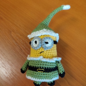 Horgolt karácsonyi minion: Kevin a karácsonyi manó  - Meska.hu