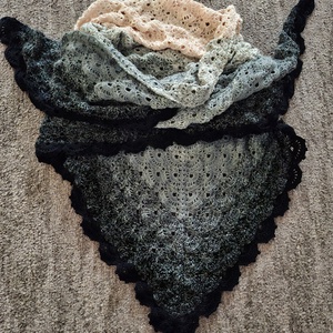 Horgolt csipke mintás kendő - ruha & divat - sál, sapka, kendő - vállkendő - Meska.hu