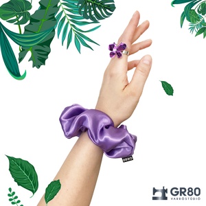 Milka-lila szaténselyem hajgumi scrunchie - ruha & divat - hajdísz & hajcsat - hajgumi - Meska.hu