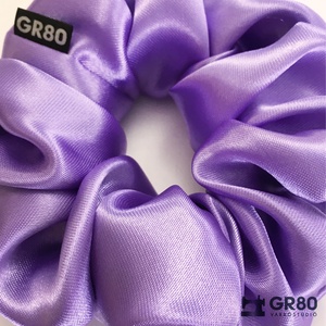 Milka-lila szaténselyem hajgumi scrunchie - ruha & divat - hajdísz & hajcsat - hajgumi - Meska.hu