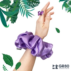 ÓRIÁS, Milka-lila szaténselyem hajgumi scrunchie - ruha & divat - hajdísz & hajcsat - hajgumi - Meska.hu